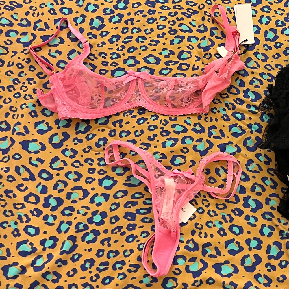 Brand new Agent provocateur Sacha pink Lace Bra and thong Set 34C/AP2/S lingerie